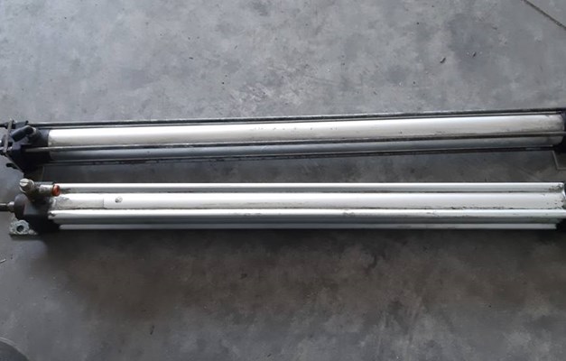 PISTONE PNEUMATICO corsa 600.alesaggio 40 usato